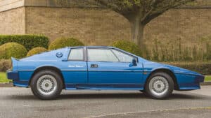 lotus-esprit-turbo-hc-lim-ed-3-1586452818